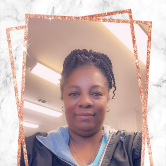 Meet your Posher, Sandra - Picture 1 of 1